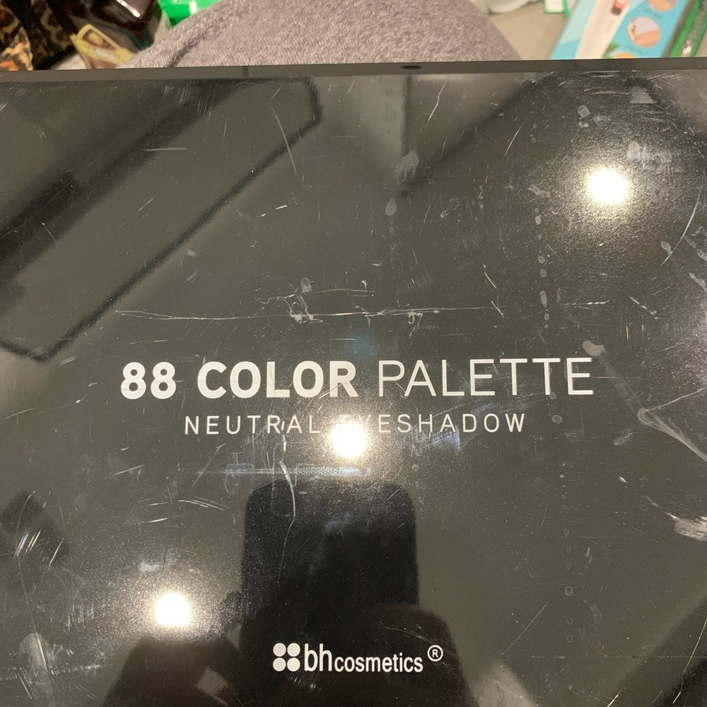 BH COSMETICS EYE SHADOW PALLET